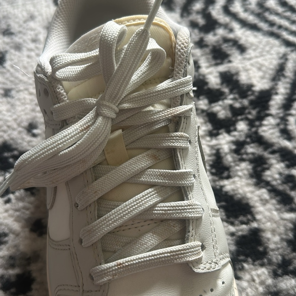 Woman’s Nike dunks - Picture 4 of 5